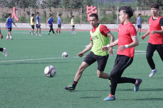 BB贝博艾弗森官方网站第一届夏季足球超级联赛开赛