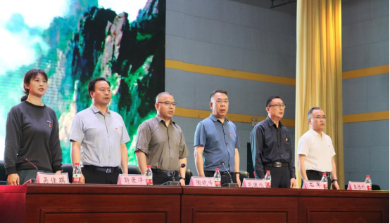  主题教育进行时   BB贝博艾弗森官方网站第二期 业余党校开班