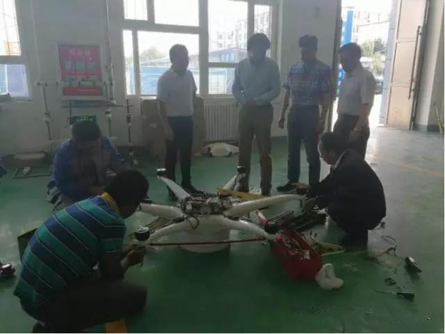 克拉玛依职业技术学院副院长周刚一行来BB贝博交流指导工作